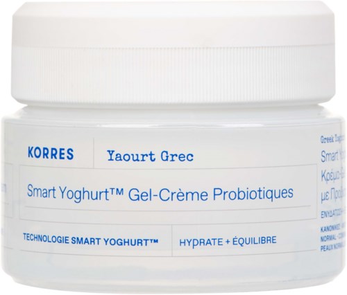 En vit förpackning med blå text som visar att det är en grekisk yoghurt probiotisk gel-kräm från Korres.