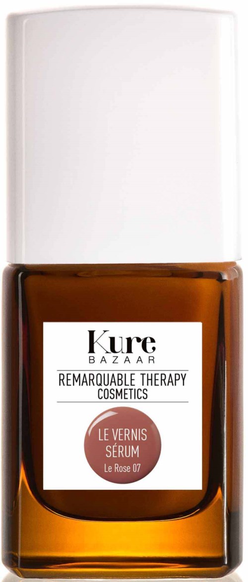 Eine braune Glasflasche mit Serum von Kure Bazaar, weißer Deckel und Etikett. Das Etikett besagt, es ist für Therapiekosmetik.