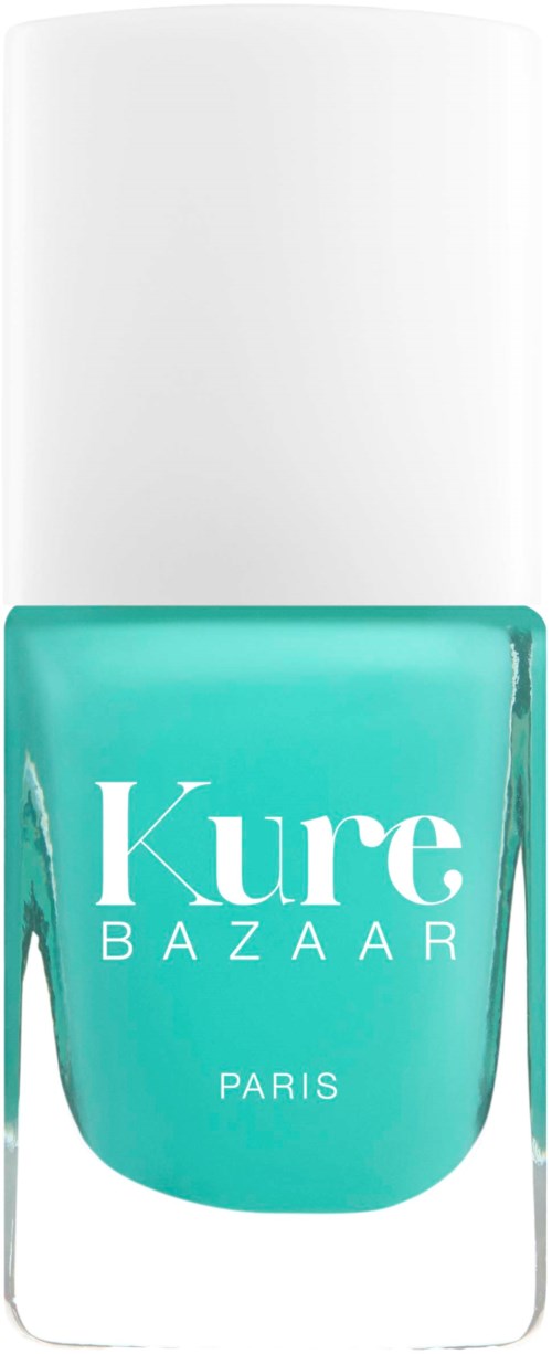 Eine türkisblaue Nagellackflasche mit weißem Deckel, beschriftet mit 'Kure BAZAAR PARIS'.
