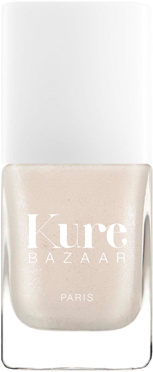 Weiße Nagellackflasche mit "Kure BAZAAR PARIS" geschrieben.