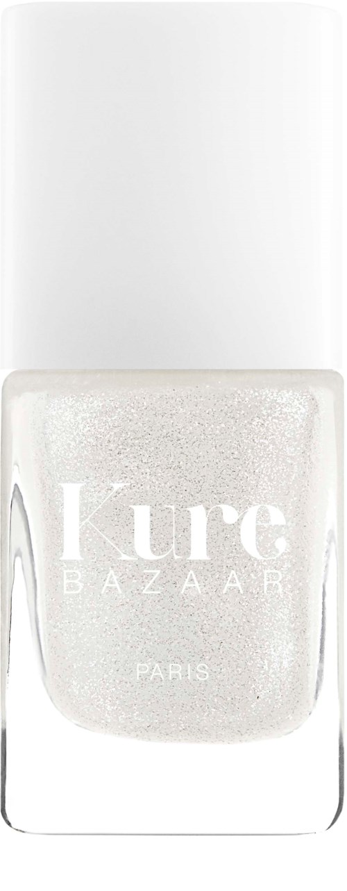 Eine weiße Nagellackflasche mit glitzerndem Nagellack, Marke 'Kure Bazaar'.