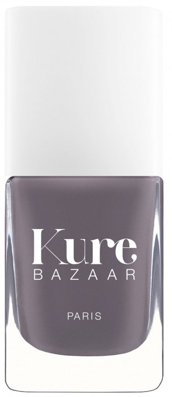 Ein Nagellackflasche mit weißem Deckel und lila Flüssigkeit, beschriftet 'Kure BAZAAR PARIS'.