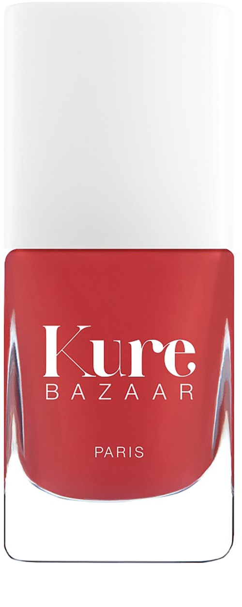 Eine rote Nagellackflasche mit weißem Deckel und den Worten 'Kure BAZAAR PARIS'.