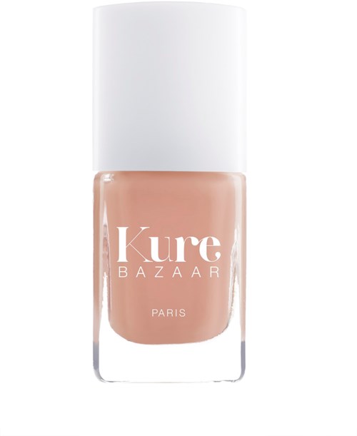 Rote Nagellackflasche mit weißem Deckel, beschriftet 'Kure BAZAAR PARIS'.