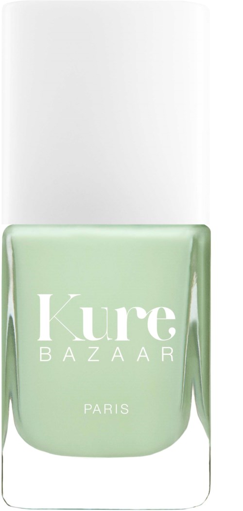Eine weiße Flasche mit grünem Nagellack und den Worten 'Kure BAZAAR PARIS'.