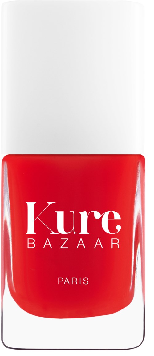 Eine weiße Flasche mit einem roten Etikett, auf dem 'Kure Bazaar Paris' steht.