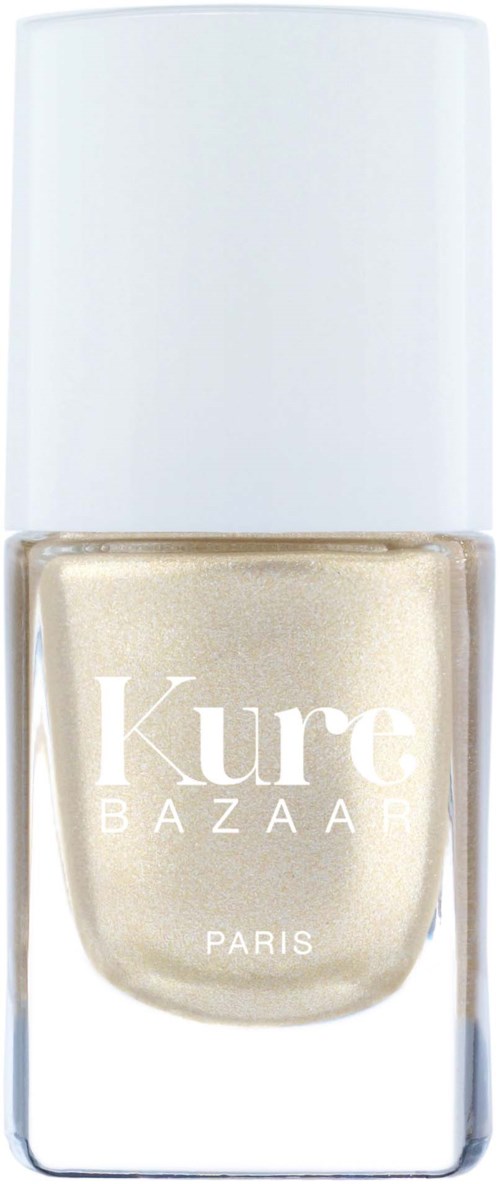 Eine Flasche mit schimmerndem goldenem Nagellack, weißem Deckel und klarem Glas. Das Etikett sagt "Kure Bazaar Paris."