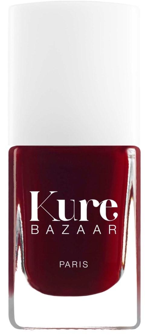Eine Flasche dunkelroten Nagellacks mit weißem Deckel und den Worten 'Kure BAZAAR PARIS'.