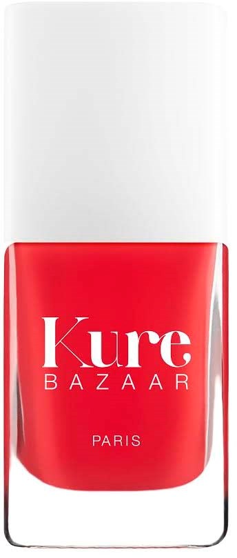 Rote Nagellackflasche mit 'Kure BAZAAR PARIS'.