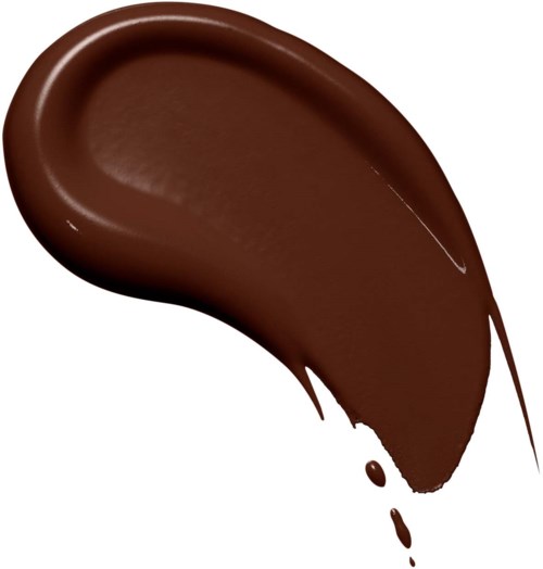 Eén likje chocoladepasta op een witte ondergrond met enkele druppels die vallen.