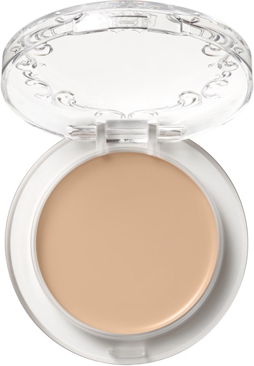 Ett kompaktfodral med genomskinligt lock innehåller beigefärgad pressad puder, troligen för makeup.