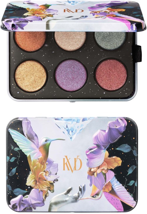 En makeup-palett med sex färgglada ögonskuggor i ett dekorativt fodral med kolibrier och blommor.