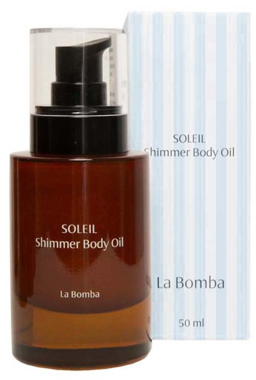 En brun flaske med Soleil Shimmer Body Oil med svart pumpe, ved siden av en blå-stripet eske.