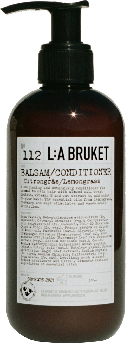 Eine dunkelbraune Flasche mit Pumpspender, gekennzeichnet L:A BRUKET, enthält Zitronen- und Grapefruit-Balsam oder Conditioner.