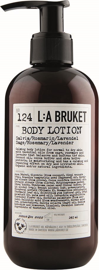 Eine dunkelbraune Flasche mit Pumpkopf, beschriftet mit 'L:A BRUKET Body Lotion' und Inhaltsstoffe.