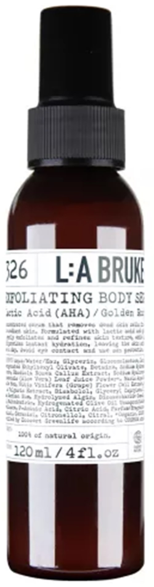 Eine braune Flasche mit schwarzem Pump, Etiketttext teilweise sichtbar, deutet auf eine Körper-Serum hin.