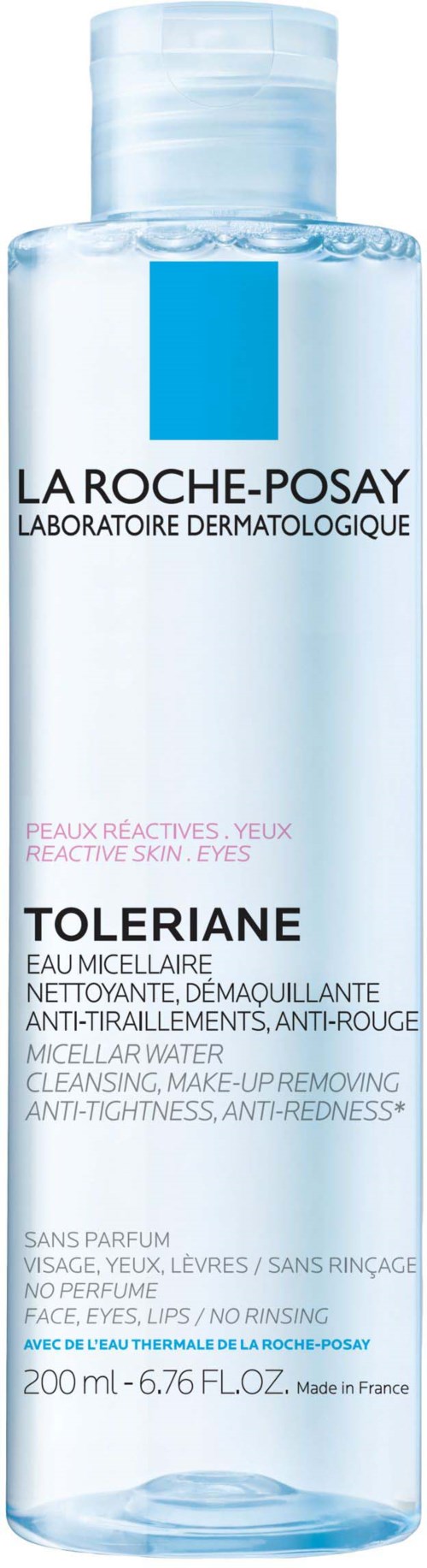 Een heldere fles met een wit-blauw etiket, bevat La Roche-Posay Toleriane micellair water voor gevoelige huid.