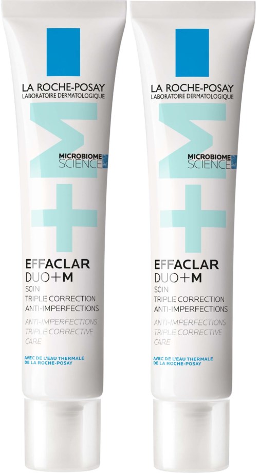 Zwei weiße Tuben mit La Roche-Posay Effaclar Duo+M Hautcreme, mit blauer und schwarzer Schrift und Logos.