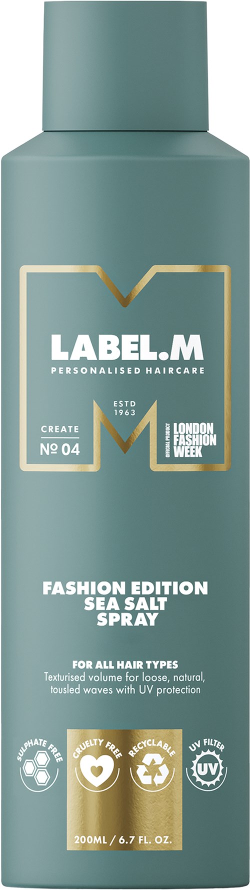 En blågrön flaska märkt LABEL.M Sea Salt Spray för alla hårtyper, med UV-skydd, i modeinriktad design.