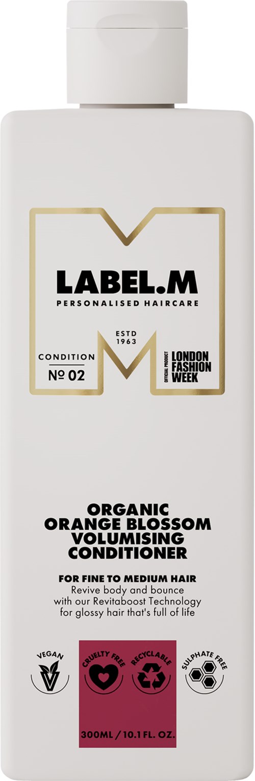 Vit flaska med en etikett som säger 'LABEL.M', svart och guldig text samt ikoner för ekologiskt och veganskt.