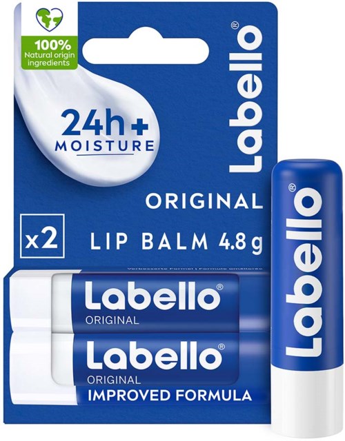 Verpakking voor Labello lippenbalsem, twee witte en blauwe tubes, en een blauwe doos met 24u vocht.
