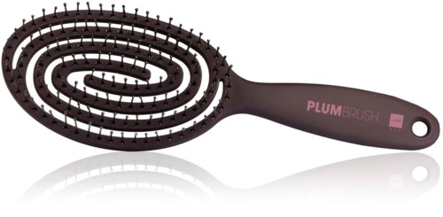 Een zwarte haarborstel met een spiraalpatroon op het borstgedeelte en de woorden "PLUMBRUSH" op het handvat.