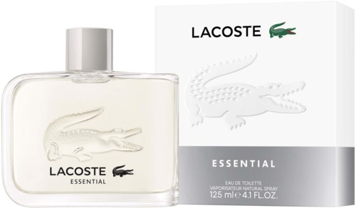 Een doorzichtige parfumfles en doos met Lacoste krokodillologo en wit en zwart ontwerp.