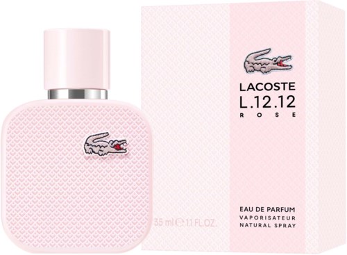 Een roze parfumfles en doos met een krokodillelogo en tekst voor Lacoste L.12.12 Rose.