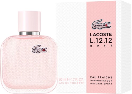 Een fles Lacoste L.12.12 Rose parfume met roze verpakking en krokodillelogo.