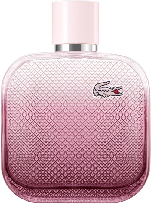 Een roze Lacoste-parfumbottle met een getextureerd patroon en een klein krokodillenlogo.