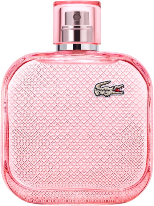 Roze Lacoste-parfumfles met een getextureerd oppervlak en een klein krokodillelogok.