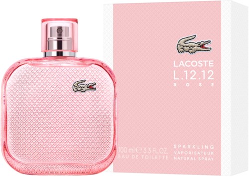 Roze fles van Lacoste L.12.12 Rose parfum met een cadeauverpakking ernaast.