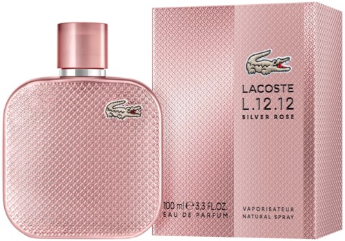 Roze parfumfles en bijpassend doosje met Lacoste-krokodillelogo.