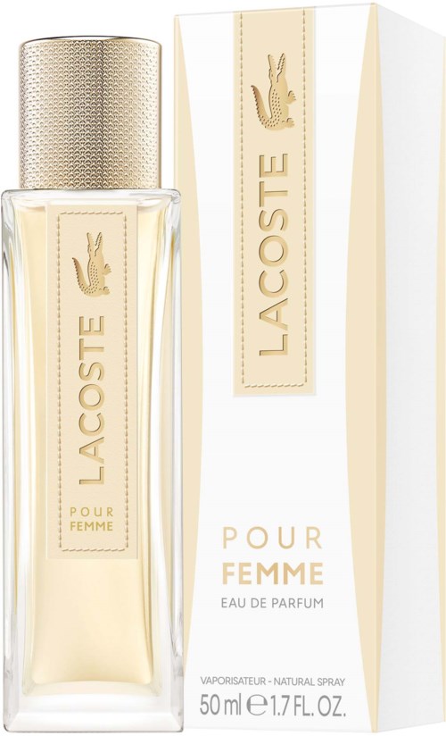 Een parfumfles met een zilveren dop en een bijpassend doosje, gelabeld 'Lacoste Pour Femme Eau de Parfum' in elegante gouden letters.