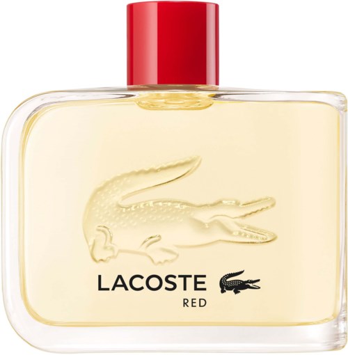 Een doorzichtige fles met gele parfum, een rode dop en een zwart krokodillelogobeeld op de voorkant.