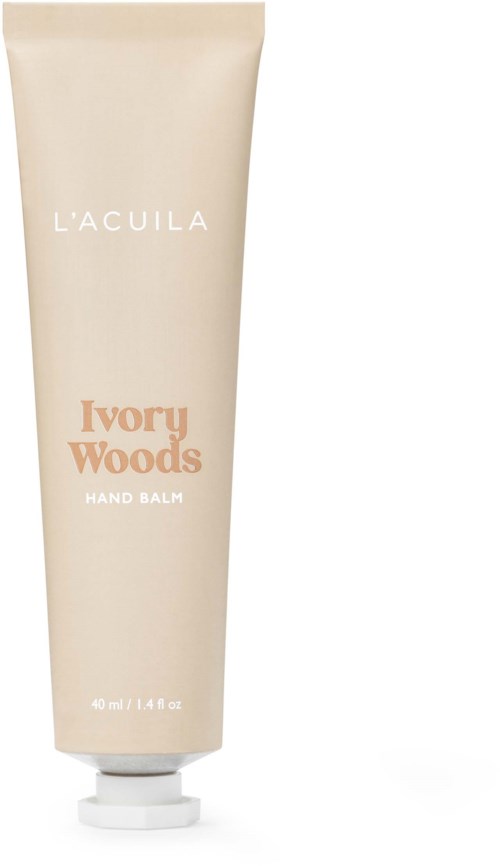 Een beige tube met handbalsem gemerkt 'L'ACULA Ivory Woods' met witte dop.