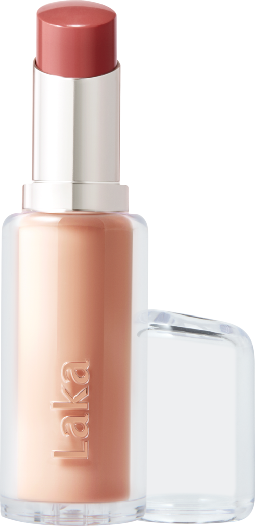 Lippenstift met roze-beige kleur en doorzichtige dop. Merknaam "Laka" is zichtbaar op de fles.