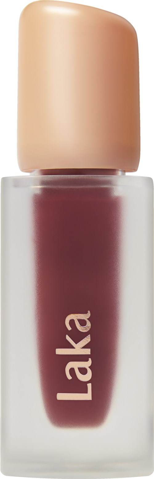 Een nagellakfles met een beige dop en kastanjebruine vloeistof. De naam 'Laka' staat op de fles.