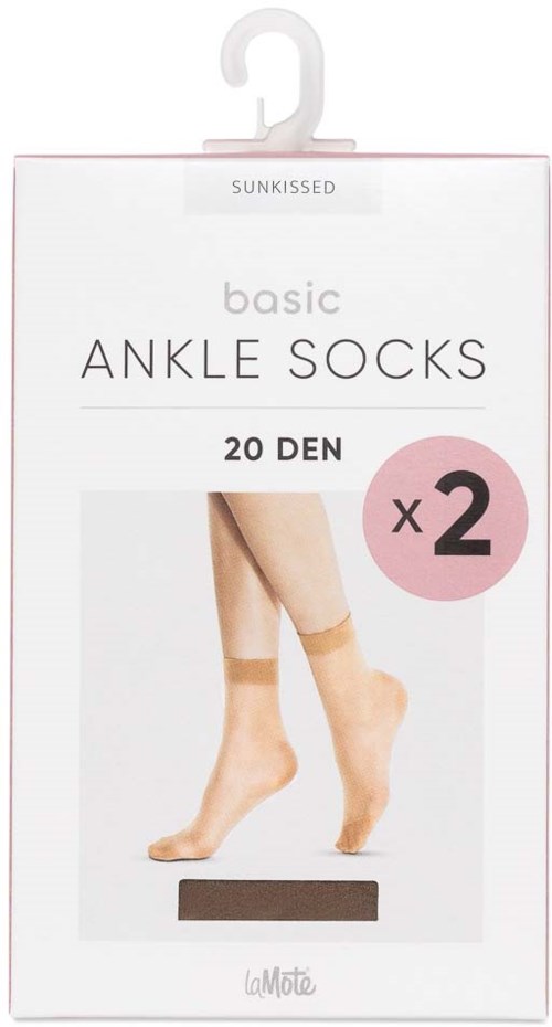 Schachtel mit zwei Knöchelstrümpfen aus 20 Denier Material, weiche Beige Farbe, mit Legende eines Fußes in Socken.