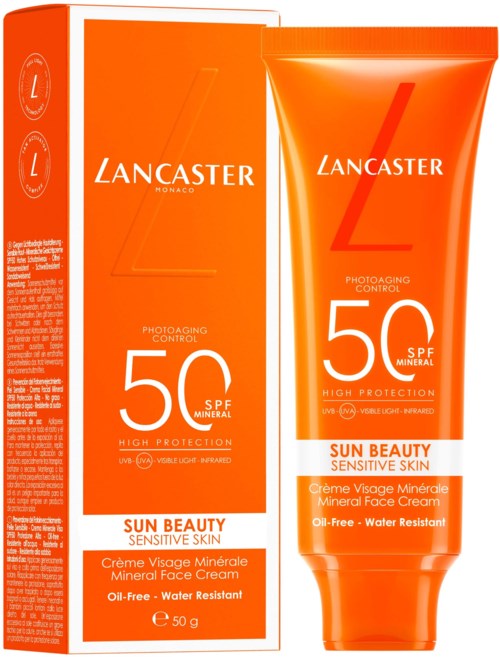 Een heldoranje zonnebrandcrème tube en doos met Lancaster-merk, SPF 50, voor gevoelige huid, waterbestendig, en minerale gezichtscrème.