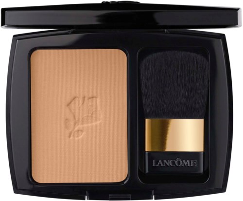En svart sminkkapsel med pressat puder och en borste, märkt Lancome.