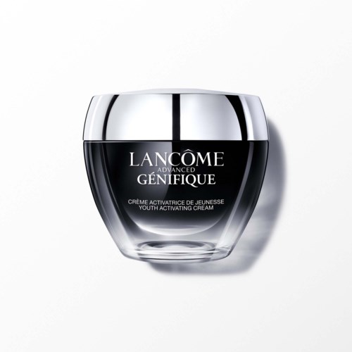 Een zwart en zilveren pot met de woorden "Lancôme Advanced Génifique Youth Activating Cream."