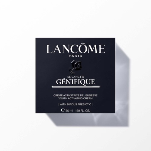 Lancôme Génifique Youth Activating Cream, 50 ml, met bifidus prebiotica. Donkere doos met witte tekst. Schaduw op een witte ondergrond.