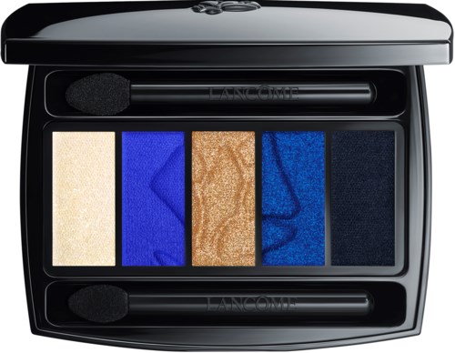 Makeuppalett med fem blå, guld och vitt ögonskuggor och två applikatorer.