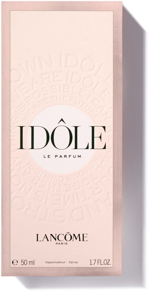 Een parfumverpakking met de naam 'IDÔLE' van Lancôme, roze en wit, met woorden embossed op de achtergrond.