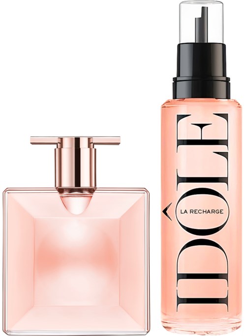 Twee parfumflesjes, een roze met vierkante vorm en dop, en een andere langere, cilindrische met spray en grote tekst.