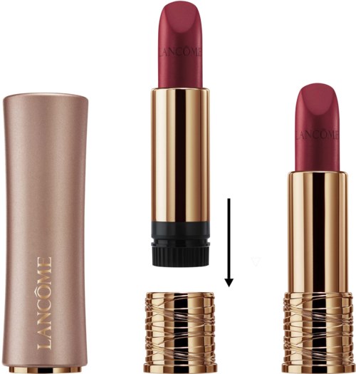 Två läppstift i guldstativ, ett är draget ner, visar läppstiftet. En beige läppstiftsrör med 'LANCÔME' på.