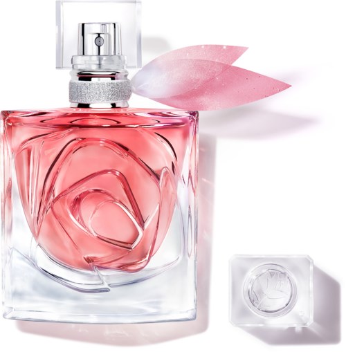 Eine rosa Parfümflasche mit einem blattförmigen Deckel und einer klaren quadratischen Kappe in der Nähe. Der Sprühkopf ist sichtbar.