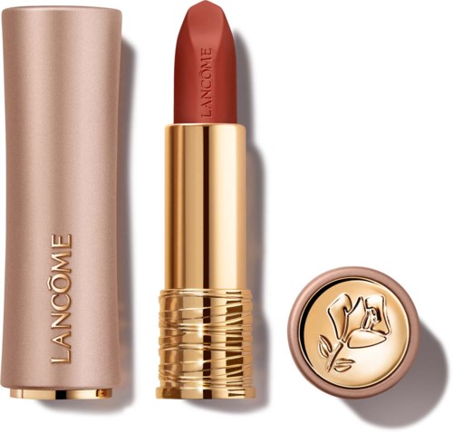 Punainen huul lipstick kullallisessa rasiassa ja vaaleanbeige värinen kannen kanssa.