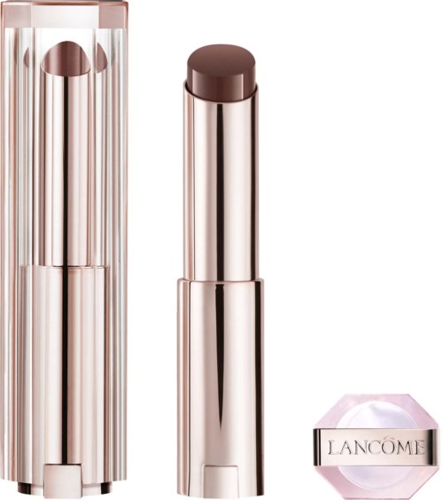 Huultenkiilto hopeisessa kotelossa ja ruskealla kupilla, sekä Lancôme-tuote vaaleanpunaisessa ja hopeisessa pakkauksessa.